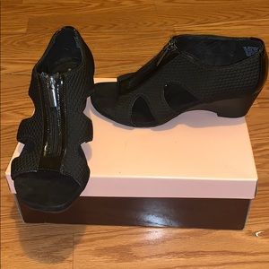 Women’s black sandals